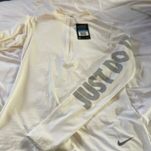 Nike NWT size medium Dri-Fit